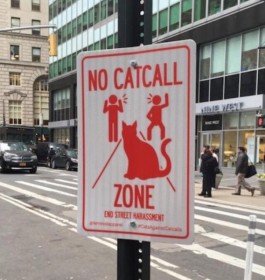 le panneau qui montre l'interdiction d'appeler son chat ...