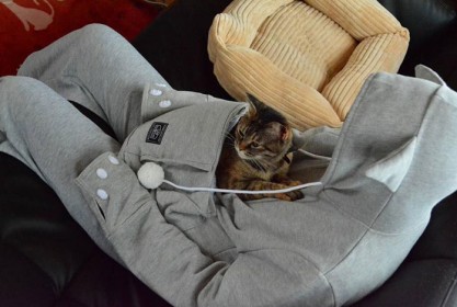 sweatshirt avec poche spécialement conçue pour les chats